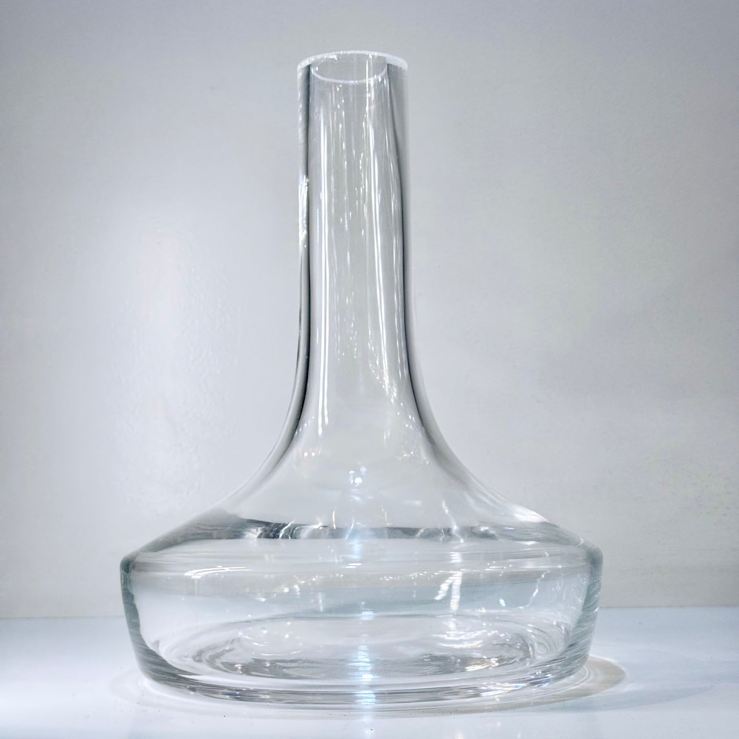 Glasbowl mit Verzierungen