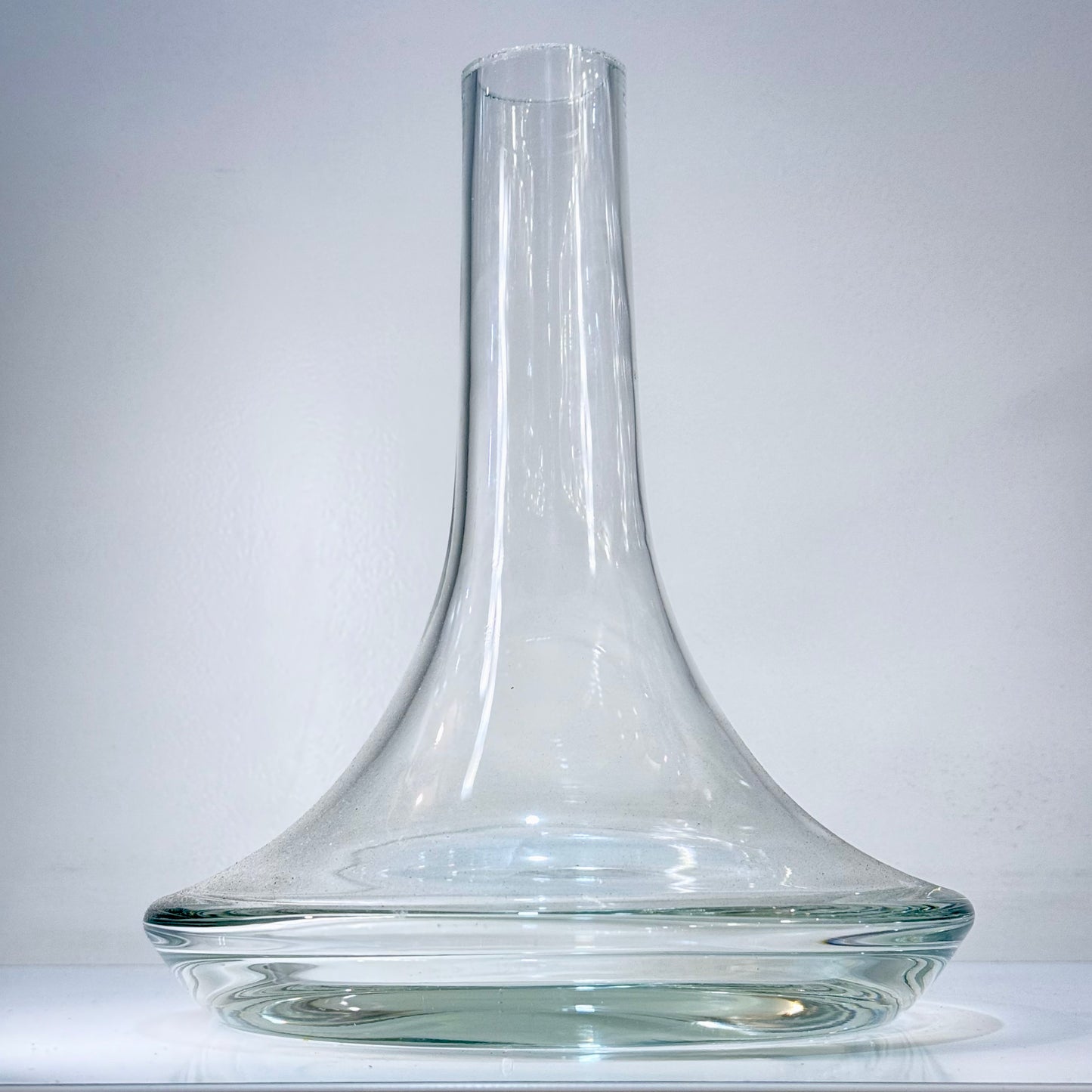 Glasbowl mit Verzierungen