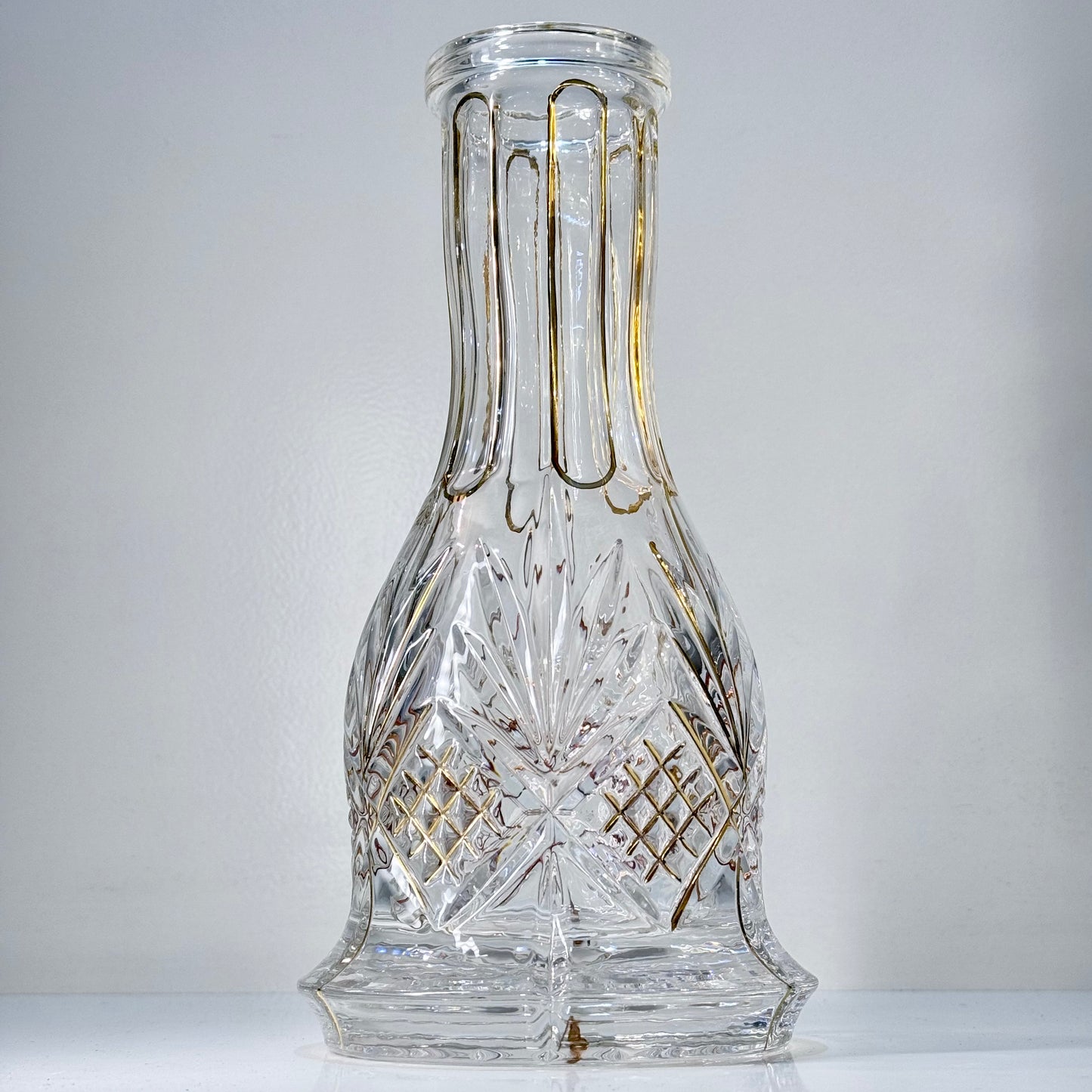 Glasbowl mit Verzierungen