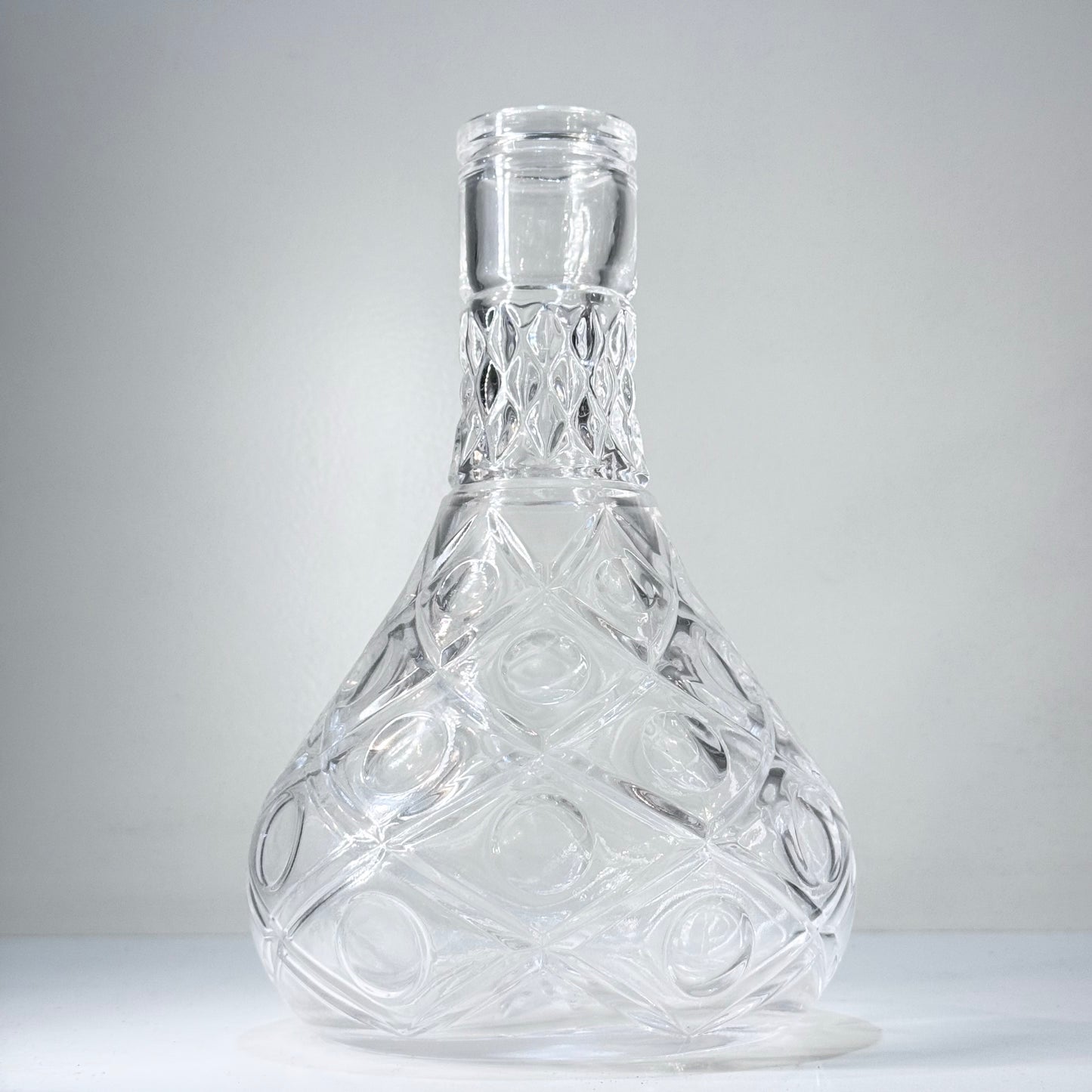 Glasbowl mit Verzierungen